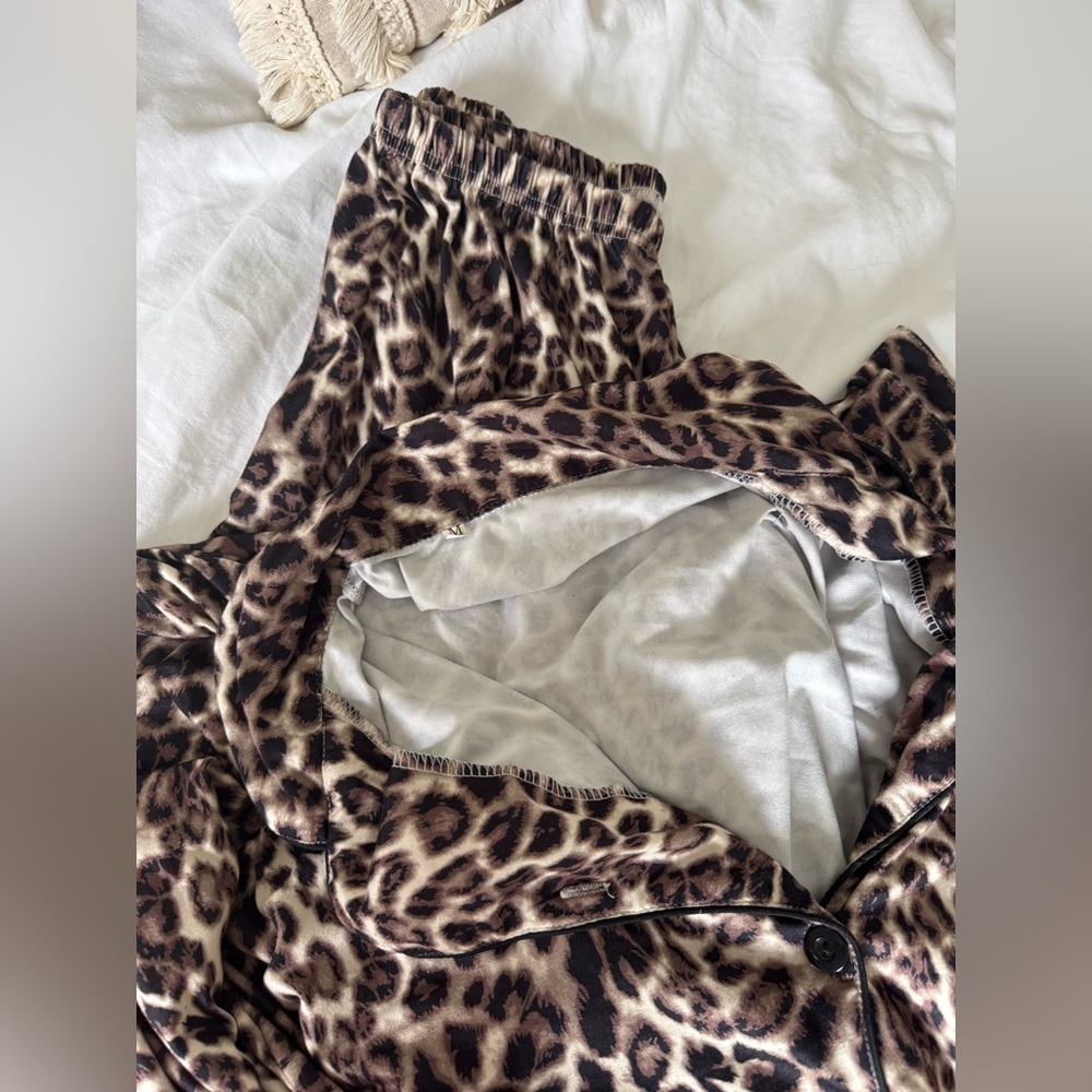 LEOPARD PAJAMAS - Picture 3 of 5
